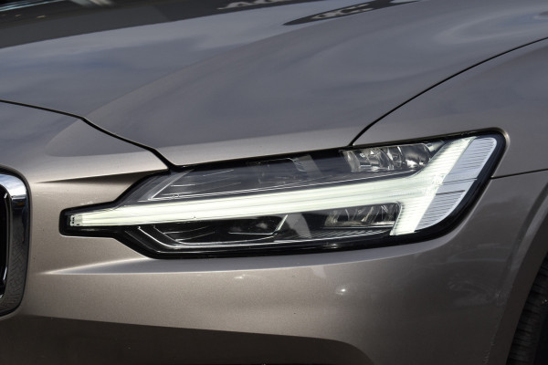 Volvo V60 T5 252PK Automaat Inscription | Trekhaak | B&W Audio | 360 camera | ACC | BLIS | Contourstoelen |