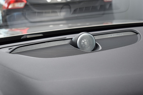 Volvo V60 T5 252PK Automaat Inscription | Trekhaak | B&W Audio | 360 camera | ACC | BLIS | Contourstoelen |
