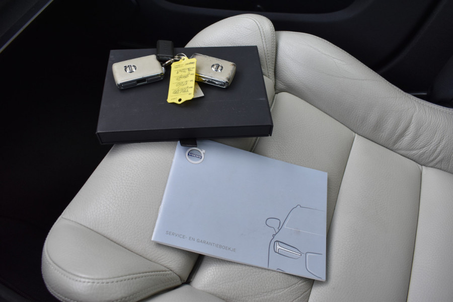 Volvo V60 T5 252PK Automaat Inscription | Trekhaak | B&W Audio | 360 camera | ACC | BLIS | Contourstoelen |