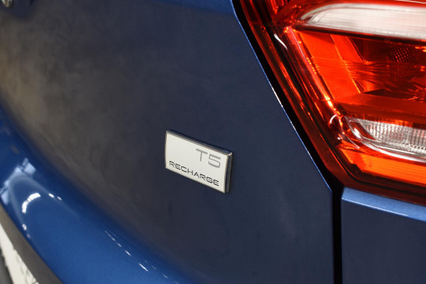 Volvo XC40 T5 262PK Automaat Recharge R-Design / Navigatie / Stuur & Stoelverwarming / Elektrische achterklep / Achteruitrijcamera / Elektr. Trekhaak / Elektrische stoelverst. met geheugen Volvo XC40 T5 262PK Automaat Recharge R-Design / Navigatie / Stuur & Stoelverwarming / Elektrische achterklep / Achteruitrijcamera / Elektr. Trekhaak / Elektrische stoelverst. met geheugen