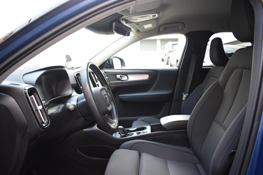 Volvo XC40 T5 262PK Automaat Recharge R-Design / Navigatie / Stuur & Stoelverwarming / Elektrische achterklep / Achteruitrijcamera / Elektr. Trekhaak / Elektrische stoelverst. met geheugen Volvo XC40 T5 262PK Automaat Recharge R-Design / Navigatie / Stuur & Stoelverwarming / Elektrische achterklep / Achteruitrijcamera / Elektr. Trekhaak / Elektrische stoelverst. met geheugen