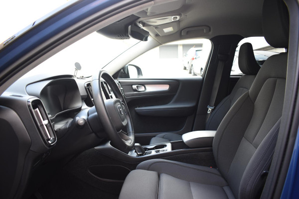 Volvo XC40 T5 262PK Automaat Recharge R-Design / Navigatie / Stuur & Stoelverwarming / Elektrische achterklep / Achteruitrijcamera / Elektr. Trekhaak / Elektrische stoelverst. met geheugen Volvo XC40 T5 262PK Automaat Recharge R-Design / Navigatie / Stuur & Stoelverwarming / Elektrische achterklep / Achteruitrijcamera / Elektr. Trekhaak / Elektrische stoelverst. met geheugen