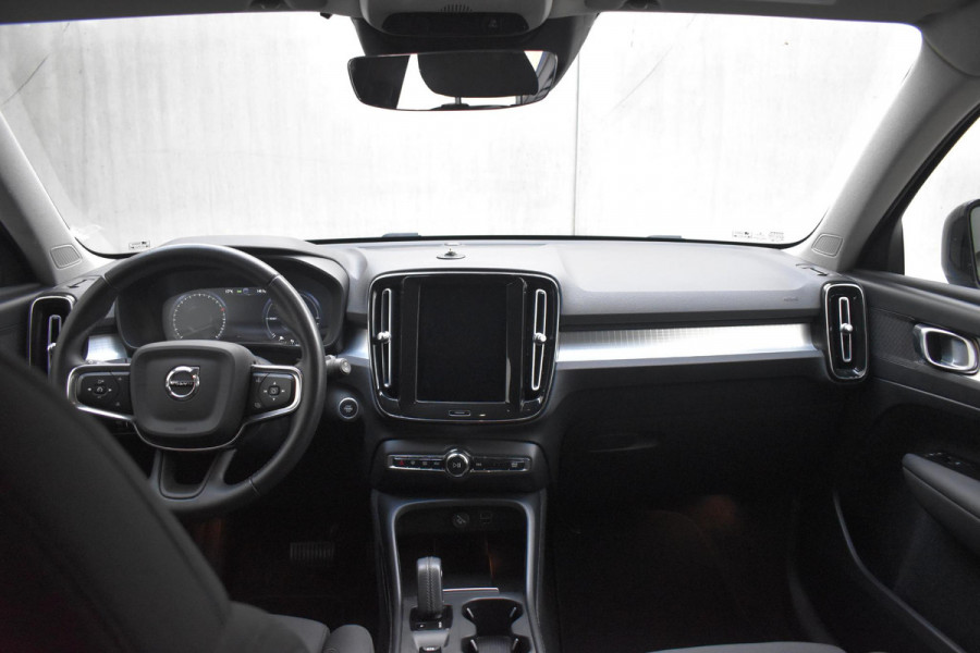 Volvo XC40 T5 262PK Automaat Recharge R-Design / Navigatie / Stuur & Stoelverwarming / Elektrische achterklep / Achteruitrijcamera / Elektr. Trekhaak / Elektrische stoelverst. met geheugen Volvo XC40 T5 262PK Automaat Recharge R-Design / Navigatie / Stuur & Stoelverwarming / Elektrische achterklep / Achteruitrijcamera / Elektr. Trekhaak / Elektrische stoelverst. met geheugen