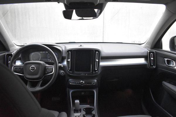 Volvo XC40 T5 262PK Automaat Recharge R-Design / Navigatie / Stuur & Stoelverwarming / Elektrische achterklep / Achteruitrijcamera / Elektr. Trekhaak / Elektrische stoelverst. met geheugen Volvo XC40 T5 262PK Automaat Recharge R-Design / Navigatie / Stuur & Stoelverwarming / Elektrische achterklep / Achteruitrijcamera / Elektr. Trekhaak / Elektrische stoelverst. met geheugen
