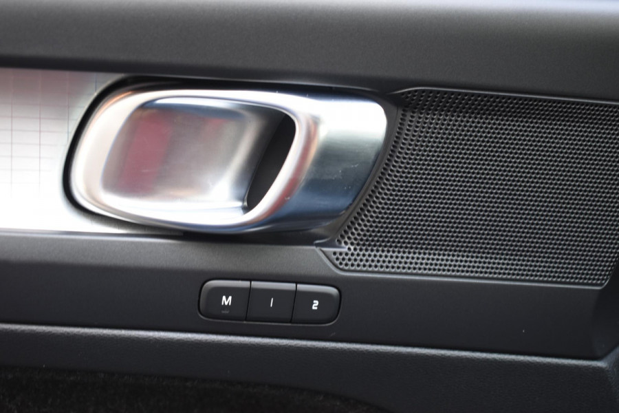 Volvo XC40 T5 262PK Automaat Recharge R-Design / Navigatie / Stuur & Stoelverwarming / Elektrische achterklep / Achteruitrijcamera / Elektr. Trekhaak / Elektrische stoelverst. met geheugen Volvo XC40 T5 262PK Automaat Recharge R-Design / Navigatie / Stuur & Stoelverwarming / Elektrische achterklep / Achteruitrijcamera / Elektr. Trekhaak / Elektrische stoelverst. met geheugen