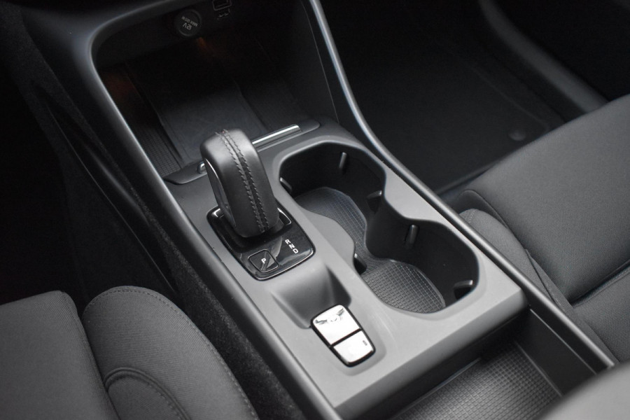 Volvo XC40 T5 262PK Automaat Recharge R-Design / Navigatie / Stuur & Stoelverwarming / Elektrische achterklep / Achteruitrijcamera / Elektr. Trekhaak / Elektrische stoelverst. met geheugen Volvo XC40 T5 262PK Automaat Recharge R-Design / Navigatie / Stuur & Stoelverwarming / Elektrische achterklep / Achteruitrijcamera / Elektr. Trekhaak / Elektrische stoelverst. met geheugen