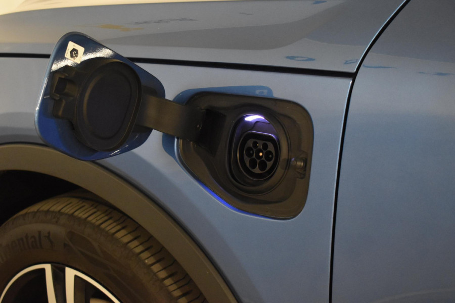 Volvo XC40 T5 262PK Automaat Recharge R-Design / Navigatie / Stuur & Stoelverwarming / Elektrische achterklep / Achteruitrijcamera / Elektr. Trekhaak / Elektrische stoelverst. met geheugen Volvo XC40 T5 262PK Automaat Recharge R-Design / Navigatie / Stuur & Stoelverwarming / Elektrische achterklep / Achteruitrijcamera / Elektr. Trekhaak / Elektrische stoelverst. met geheugen