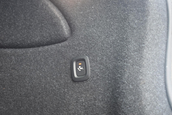 Volvo XC40 T5 262PK Automaat Recharge R-Design / Navigatie / Stuur & Stoelverwarming / Elektrische achterklep / Achteruitrijcamera / Elektr. Trekhaak / Elektrische stoelverst. met geheugen Volvo XC40 T5 262PK Automaat Recharge R-Design / Navigatie / Stuur & Stoelverwarming / Elektrische achterklep / Achteruitrijcamera / Elektr. Trekhaak / Elektrische stoelverst. met geheugen