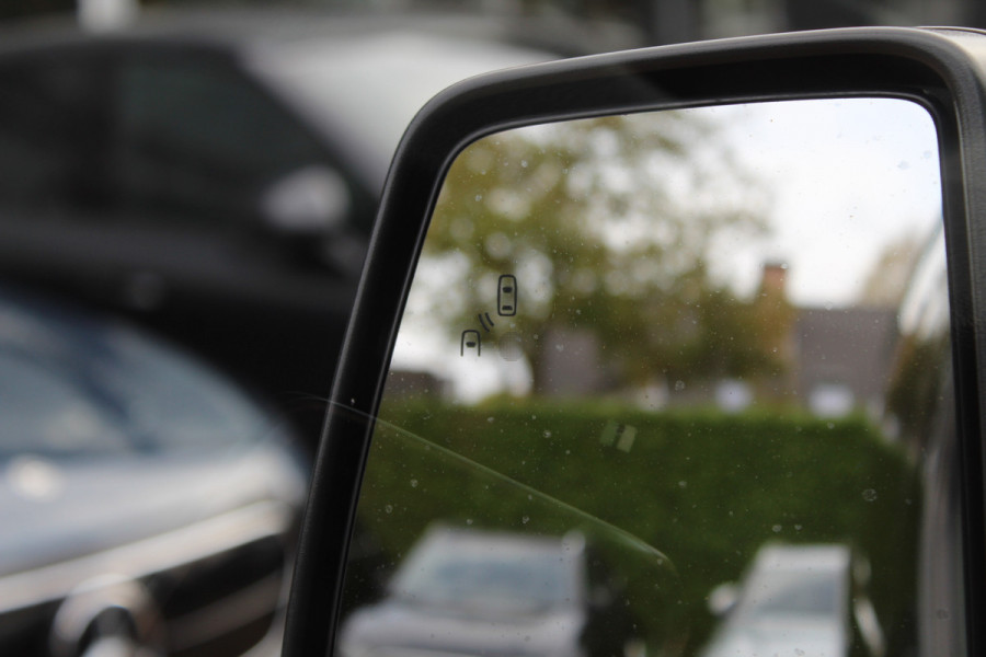 Ford Transit Custom 300 2.0 TDCI L2H1 Limited / Trekhaak / Camera / Leder / 2x Zijschuifdeur / Xenon / Dodehoek / 16'' / Navigatie / Dodehoek / Cruise Control