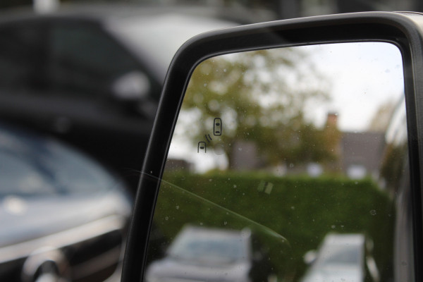 Ford Transit Custom 300 2.0 TDCI L2H1 Limited / Trekhaak / Camera / Leder / 2x Zijschuifdeur / Xenon / Dodehoek / 16'' / Navigatie / Dodehoek / Cruise Control