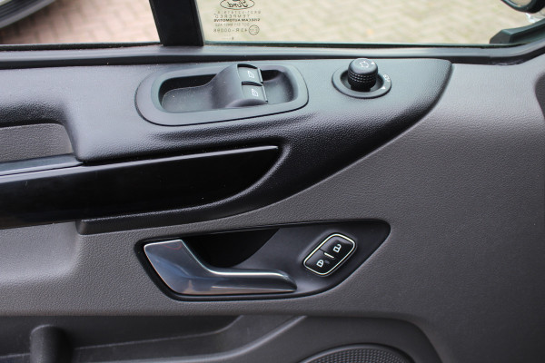 Ford Transit Custom 300 2.0 TDCI L2H1 Limited / Trekhaak / Camera / Leder / 2x Zijschuifdeur / Xenon / Dodehoek / 16'' / Navigatie / Dodehoek / Cruise Control