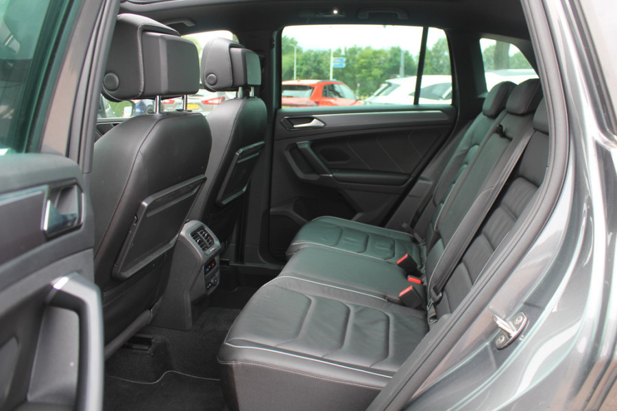 Volkswagen Tiguan 1.5 TSI ACT Highline Business 3x R-Line / Panoramadak / Camera / Leder / 20'' / Blackpack / CarPlay / DAB / Stoelverwarming / Virtual Cockpit / ACC Volkswagen Tiguan 1.5 TSI ACT Highline Business 3x R-Line / Panoramadak / Camera / Leder / 20'' / Blackpack / CarPlay / DAB / Stoelverwarming / Virtual Cockpit / ACC