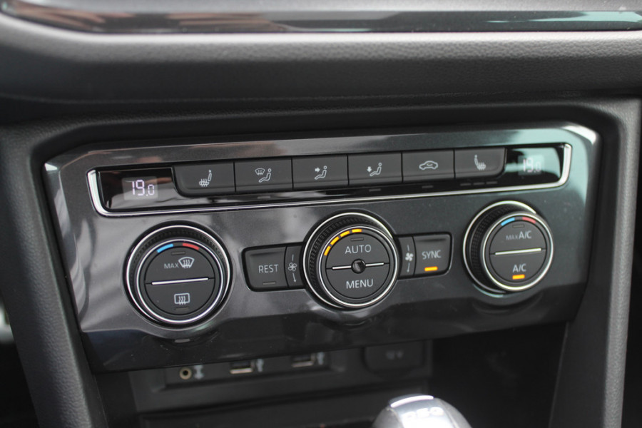 Volkswagen Tiguan 1.5 TSI ACT Highline Business 3x R-Line / Panoramadak / Camera / Leder / 20'' / Blackpack / CarPlay / DAB / Stoelverwarming / Virtual Cockpit / ACC Volkswagen Tiguan 1.5 TSI ACT Highline Business 3x R-Line / Panoramadak / Camera / Leder / 20'' / Blackpack / CarPlay / DAB / Stoelverwarming / Virtual Cockpit / ACC