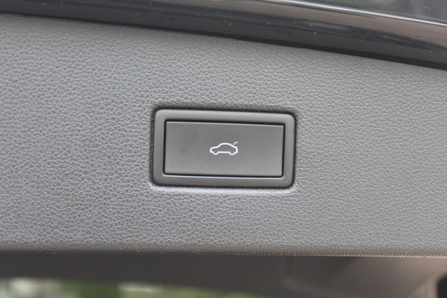 Volkswagen Tiguan 1.5 TSI ACT Highline Business 3x R-Line / Panoramadak / Camera / Leder / 20'' / Blackpack / CarPlay / DAB / Stoelverwarming / Virtual Cockpit / ACC Volkswagen Tiguan 1.5 TSI ACT Highline Business 3x R-Line / Panoramadak / Camera / Leder / 20'' / Blackpack / CarPlay / DAB / Stoelverwarming / Virtual Cockpit / ACC