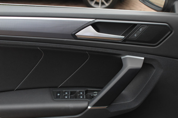 Volkswagen Tiguan 1.5 TSI ACT Highline Business 3x R-Line / Panoramadak / Camera / Leder / 20'' / Blackpack / CarPlay / DAB / Stoelverwarming / Virtual Cockpit / ACC Volkswagen Tiguan 1.5 TSI ACT Highline Business 3x R-Line / Panoramadak / Camera / Leder / 20'' / Blackpack / CarPlay / DAB / Stoelverwarming / Virtual Cockpit / ACC