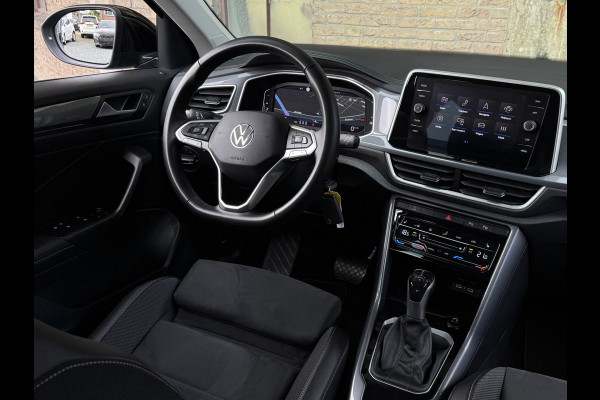 Volkswagen T-Roc 1.5 TSI 150PK DSG STYLE SPORT LED/NAVI/CARPLAY Volkswagen T-Roc 1.5 TSI 150PK DSG STYLE SPORT LED/NAVI/CARPLAY