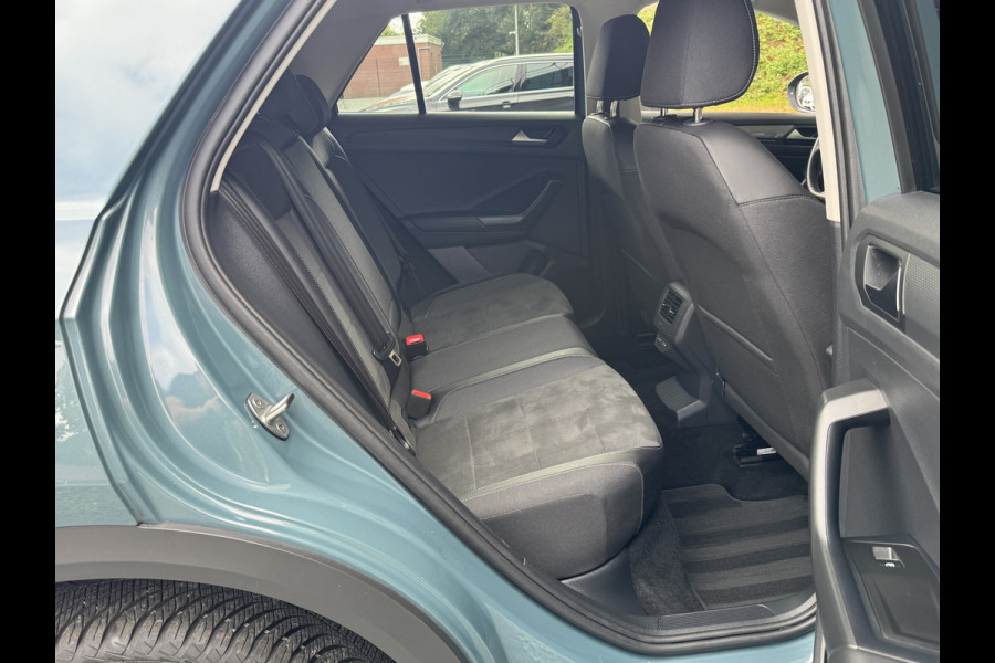 Volkswagen T-Roc 1.5 TSI 150PK DSG STYLE SPORT LED/NAVI/CARPLAY Volkswagen T-Roc 1.5 TSI 150PK DSG STYLE SPORT LED/NAVI/CARPLAY