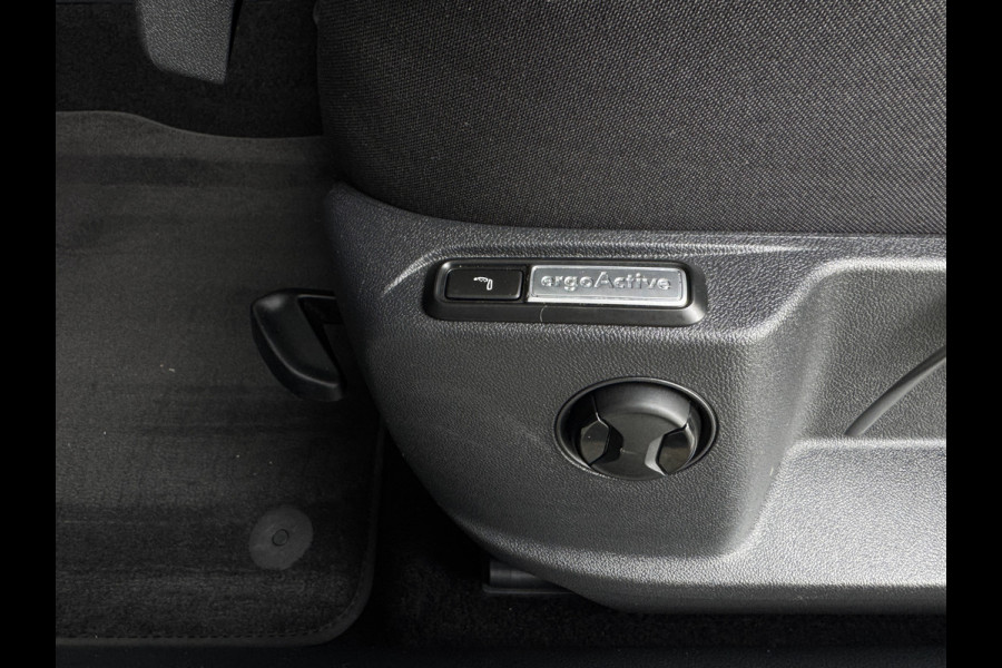 Volkswagen T-Roc 1.5 TSI 150PK DSG STYLE SPORT LED/NAVI/CARPLAY Volkswagen T-Roc 1.5 TSI 150PK DSG STYLE SPORT LED/NAVI/CARPLAY