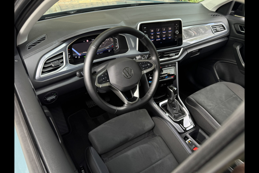 Volkswagen T-Roc 1.5 TSI 150PK DSG STYLE SPORT LED/NAVI/CARPLAY Volkswagen T-Roc 1.5 TSI 150PK DSG STYLE SPORT LED/NAVI/CARPLAY