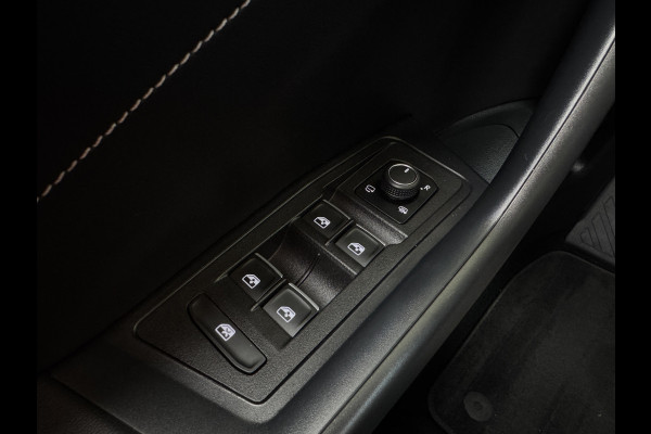 Volkswagen T-Roc 1.5 TSI 150PK DSG STYLE SPORT LED/NAVI/CARPLAY Volkswagen T-Roc 1.5 TSI 150PK DSG STYLE SPORT LED/NAVI/CARPLAY