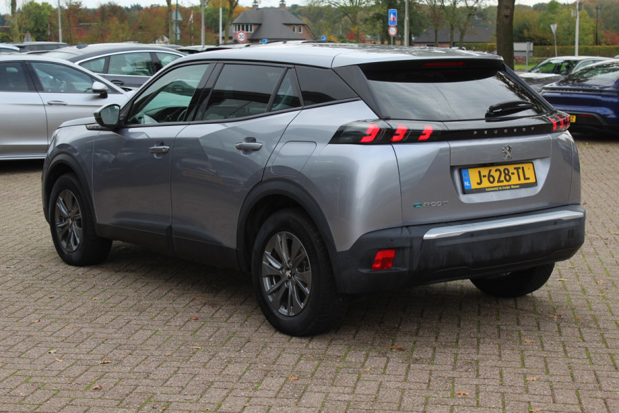 Peugeot e-2008 EV Active 50 kWh / SoH 92.3% / Camera / Navigatie / Keyless / 16'' / Stoelverwarming / DAB / Cruise Control