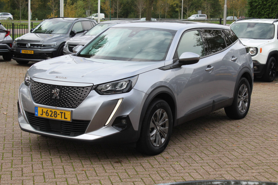 Peugeot e-2008 EV Active 50 kWh / SoH 92.3% / Camera / Navigatie / Keyless / 16'' / Stoelverwarming / DAB / Cruise Control