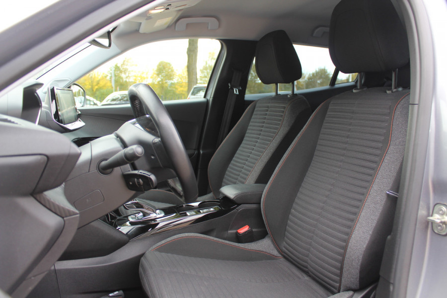 Peugeot e-2008 EV Active 50 kWh / SoH 92.3% / Camera / Navigatie / Keyless / 16'' / Stoelverwarming / DAB / Cruise Control