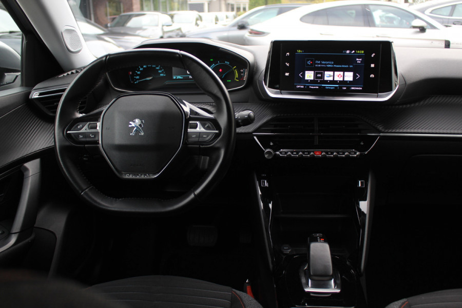 Peugeot e-2008 EV Active 50 kWh / SoH 92.3% / Camera / Navigatie / Keyless / 16'' / Stoelverwarming / DAB / Cruise Control