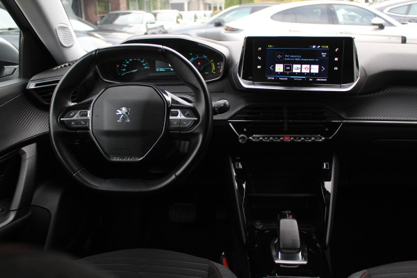 Peugeot e-2008 EV Active 50 kWh / SoH 92.3% / Camera / Navigatie / Keyless / 16'' / Stoelverwarming / DAB / Cruise Control