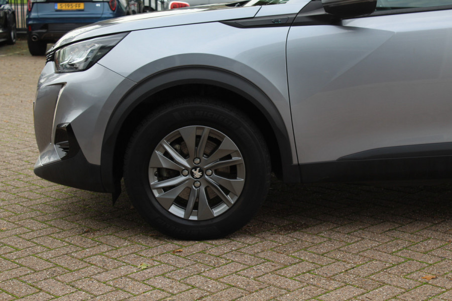 Peugeot e-2008 EV Active 50 kWh / SoH 92.3% / Camera / Navigatie / Keyless / 16'' / Stoelverwarming / DAB / Cruise Control