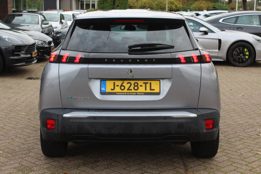 Peugeot e-2008 EV Active 50 kWh / SoH 92.3% / Camera / Navigatie / Keyless / 16'' / Stoelverwarming / DAB / Cruise Control