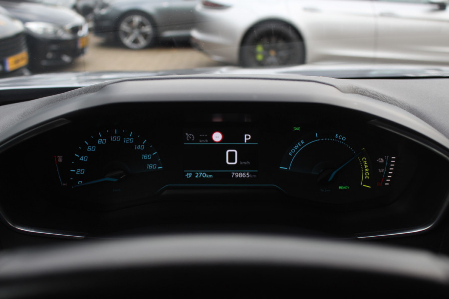 Peugeot e-2008 EV Active 50 kWh / SoH 92.3% / Camera / Navigatie / Keyless / 16'' / Stoelverwarming / DAB / Cruise Control