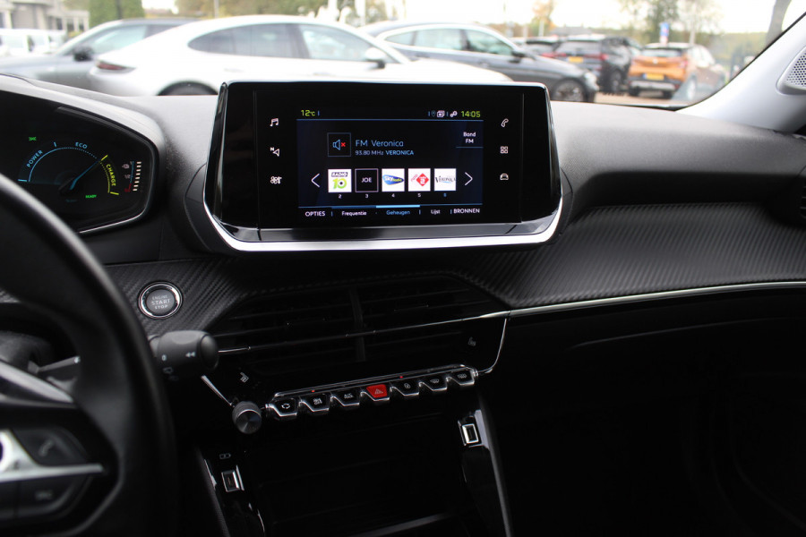 Peugeot e-2008 EV Active 50 kWh / SoH 92.3% / Camera / Navigatie / Keyless / 16'' / Stoelverwarming / DAB / Cruise Control