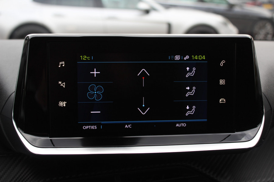 Peugeot e-2008 EV Active 50 kWh / SoH 92.3% / Camera / Navigatie / Keyless / 16'' / Stoelverwarming / DAB / Cruise Control