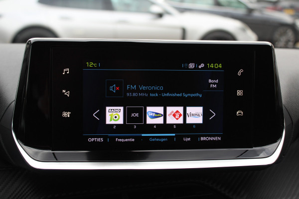 Peugeot e-2008 EV Active 50 kWh / SoH 92.3% / Camera / Navigatie / Keyless / 16'' / Stoelverwarming / DAB / Cruise Control