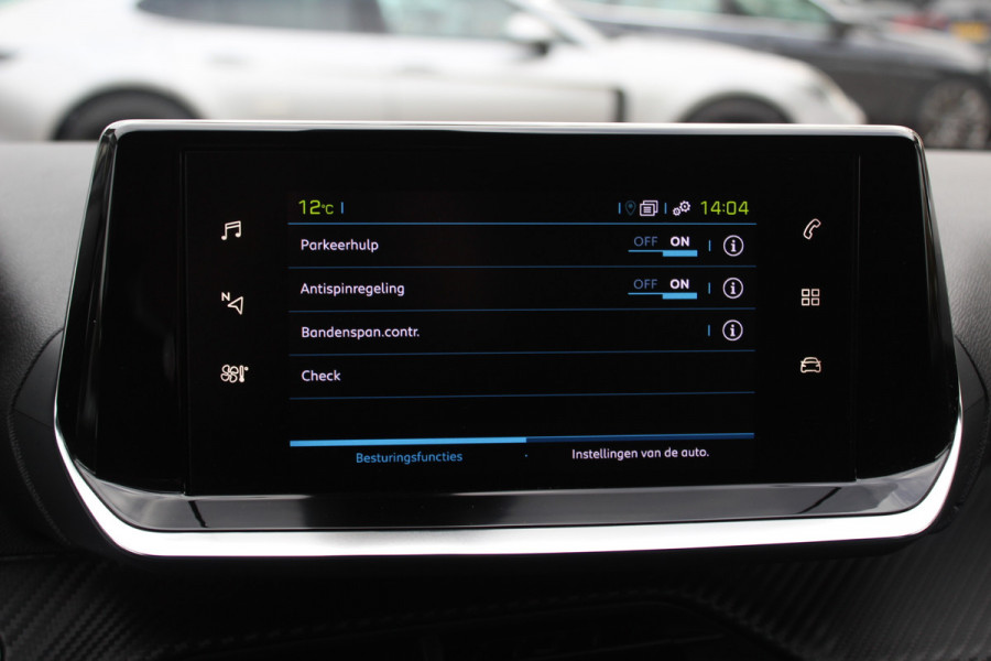 Peugeot e-2008 EV Active 50 kWh / SoH 92.3% / Camera / Navigatie / Keyless / 16'' / Stoelverwarming / DAB / Cruise Control