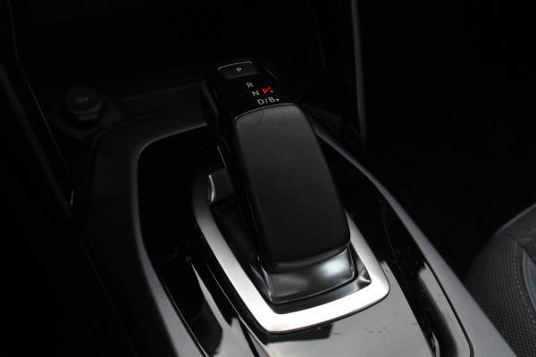 Peugeot e-2008 EV Active 50 kWh / SoH 92.3% / Camera / Navigatie / Keyless / 16'' / Stoelverwarming / DAB / Cruise Control