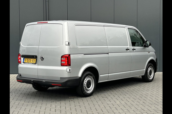 Volkswagen Transporter 2.0 TDI 150 PK / L2H1 / BOTT INRICHTING / TREKHAAK / 1e EIG. / AIRCO / CRUISE / NAVI / APPLE CARPLAY / PDC