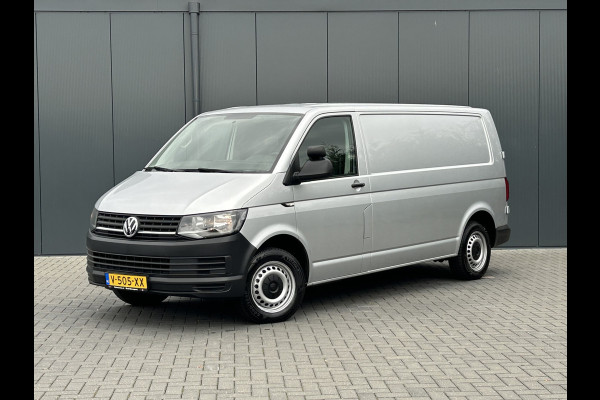 Volkswagen Transporter 2.0 TDI 150 PK / L2H1 / BOTT INRICHTING / TREKHAAK / 1e EIG. / AIRCO / CRUISE / NAVI / APPLE CARPLAY / PDC