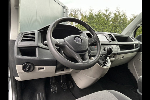 Volkswagen Transporter 2.0 TDI 150 PK / L2H1 / BOTT INRICHTING / TREKHAAK / 1e EIG. / AIRCO / CRUISE / NAVI / APPLE CARPLAY / PDC
