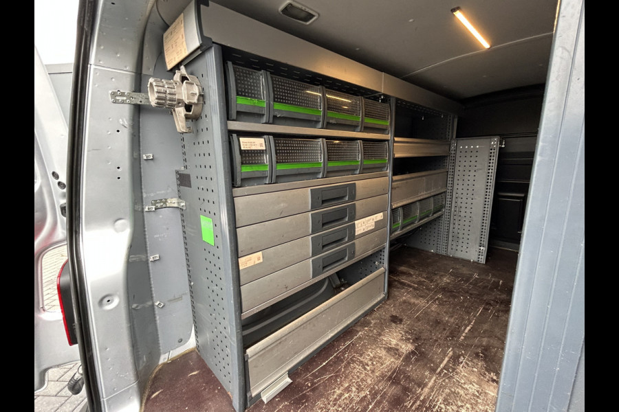 Volkswagen Transporter 2.0 TDI 150 PK / L2H1 / BOTT INRICHTING / TREKHAAK / 1e EIG. / AIRCO / CRUISE / NAVI / APPLE CARPLAY / PDC