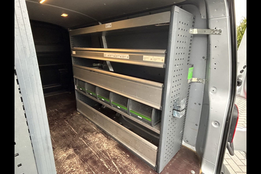 Volkswagen Transporter 2.0 TDI 150 PK / L2H1 / BOTT INRICHTING / TREKHAAK / 1e EIG. / AIRCO / CRUISE / NAVI / APPLE CARPLAY / PDC