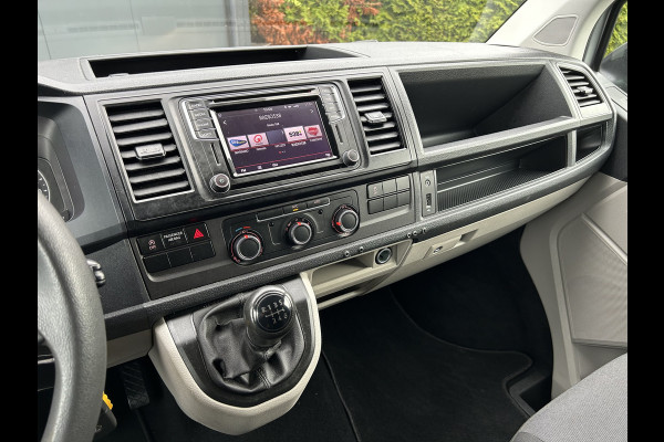 Volkswagen Transporter 2.0 TDI 150 PK / L2H1 / BOTT INRICHTING / TREKHAAK / 1e EIG. / AIRCO / CRUISE / NAVI / APPLE CARPLAY / PDC