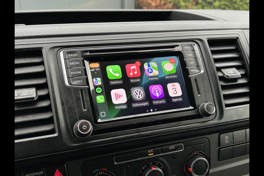 Volkswagen Transporter 2.0 TDI 150 PK / L2H1 / BOTT INRICHTING / TREKHAAK / 1e EIG. / AIRCO / CRUISE / NAVI / APPLE CARPLAY / PDC