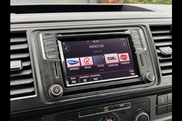 Volkswagen Transporter 2.0 TDI 150 PK / L2H1 / BOTT INRICHTING / TREKHAAK / 1e EIG. / AIRCO / CRUISE / NAVI / APPLE CARPLAY / PDC