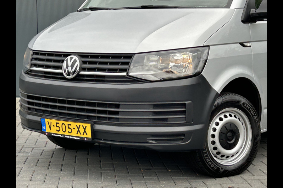 Volkswagen Transporter 2.0 TDI 150 PK / L2H1 / BOTT INRICHTING / TREKHAAK / 1e EIG. / AIRCO / CRUISE / NAVI / APPLE CARPLAY / PDC