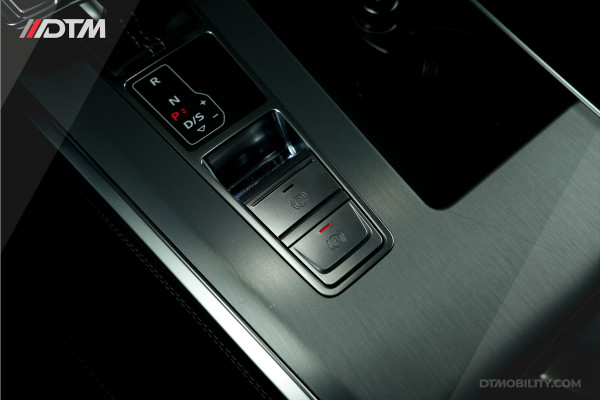 Audi A6 Limousine 50TFSIe Quattro S-Edition | Panoramadak  | Stoelverwarming | Apple Carplay Audi A6 Limousine 50TFSIe Quattro S-Edition | Panoramadak  | Stoelverwarming | Apple Carplay