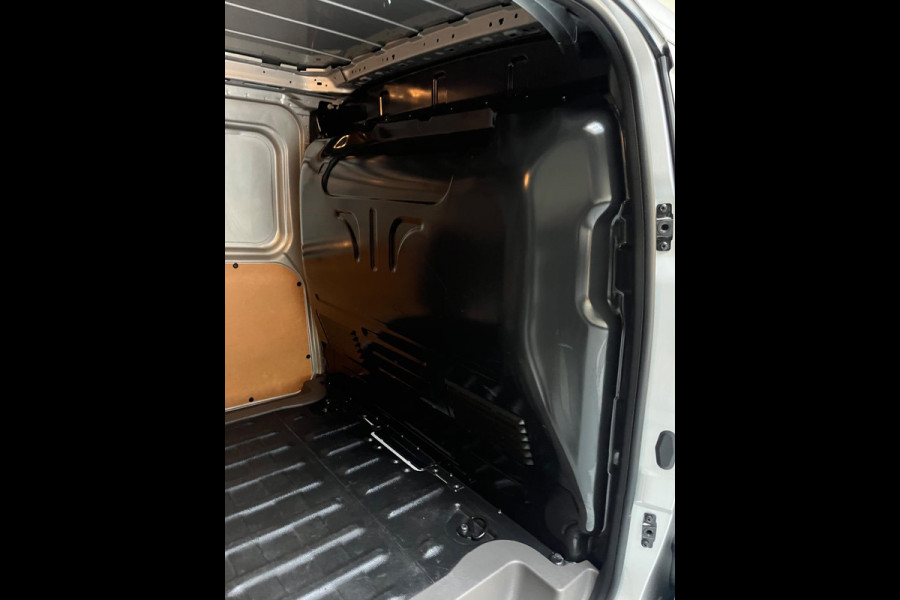 Ford Transit Connect L2H1 1.5 EcoBlue 100pk euro6 Trend, Airco, CruiseControl, Trekhaak, Zilvergrijs metallic, RIJKLAARPRIJS! Ford Transit Connect L2H1 1.5 EcoBlue 100pk euro6 Trend, Airco, CruiseControl, Trekhaak, Zilvergrijs metallic, RIJKLAARPRIJS!