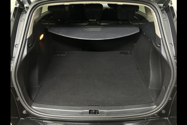 Renault Clio Estate Occasion 0.9 TCe Limited | Zwart | Airco | Tweedehands Renault Clio | Cruisecontrol | Bluetooth Renault Clio Estate Occasion 0.9 TCe Limited | Zwart | Airco | Tweedehands Renault Clio | Cruisecontrol | Bluetooth