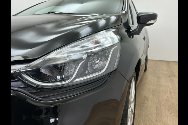 Renault Clio Estate Occasion 0.9 TCe Limited | Zwart | Airco | Tweedehands Renault Clio | Cruisecontrol | Bluetooth Renault Clio Estate Occasion 0.9 TCe Limited | Zwart | Airco | Tweedehands Renault Clio | Cruisecontrol | Bluetooth